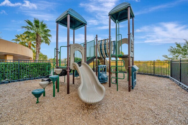 Building Photo - 8101 Resort Village Dr