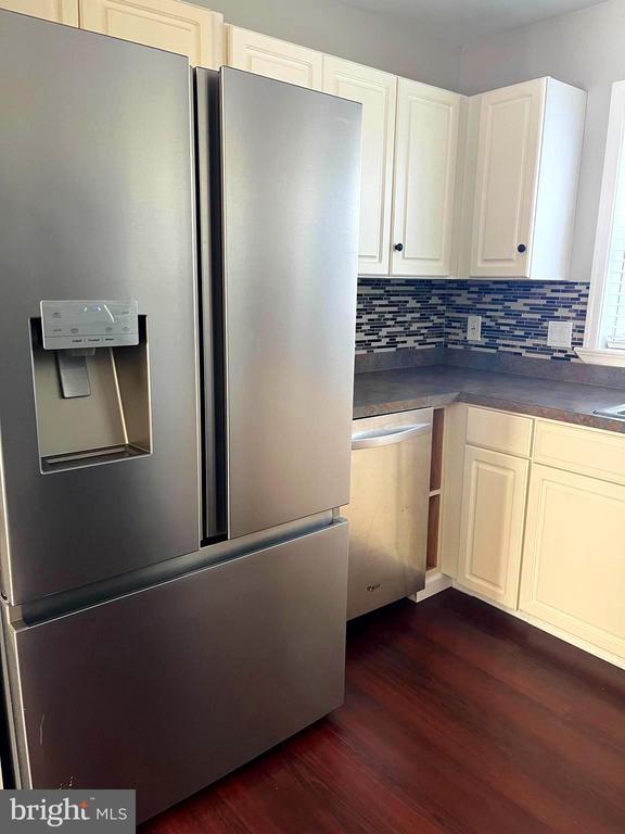 Building Photo - 4195 Nantucket Dr