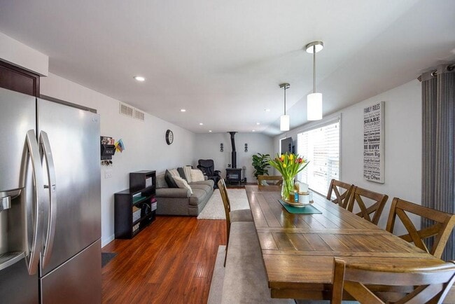 Building Photo - Amazing 3 Bedroom and 2 Full Bath Home For Rent in Greece Available April 1st.