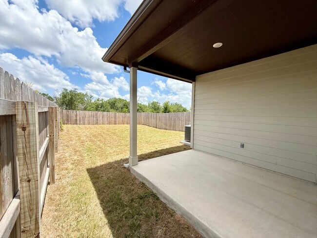 Building Photo - 391-395 Nespral