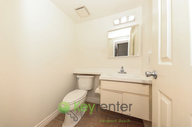 Building Photo - Exclusive Newport Terrace Condos - Trails to the Beach!