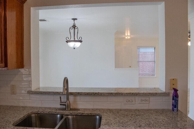 Building Photo - 15236 Drusilla's Dr