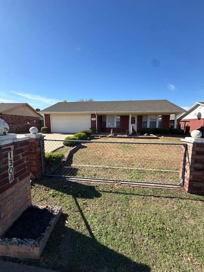 Building Photo - 1304 Ollie Dr