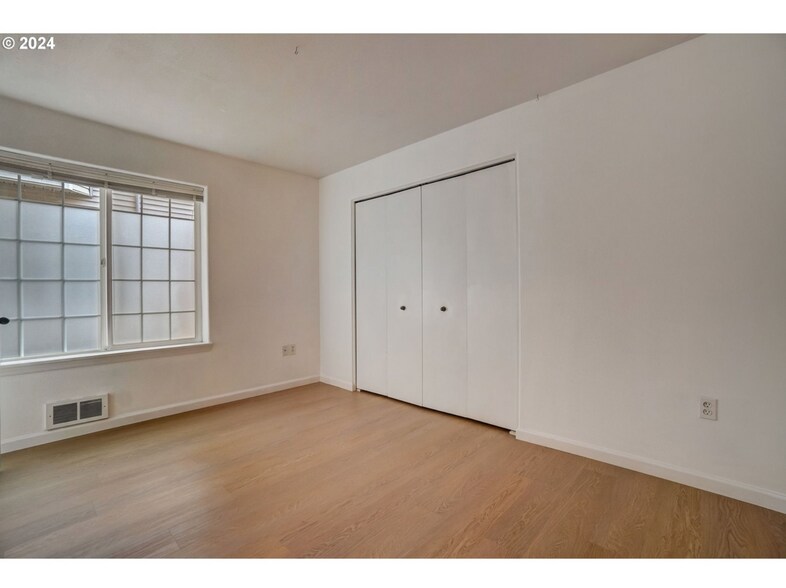 Bedroom - 11825 SE Pine St