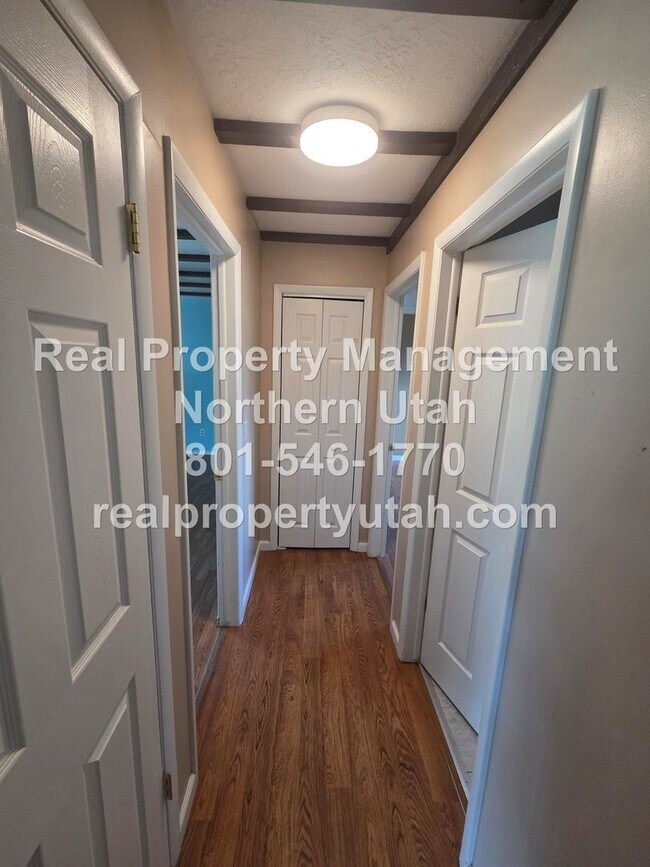 Building Photo - 651 W 1060 N