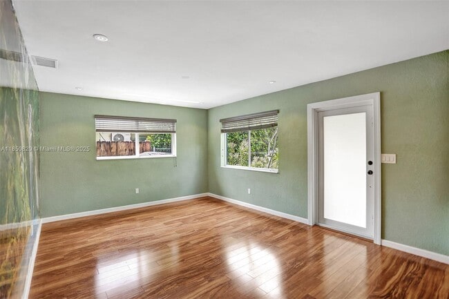 Building Photo - 7245 S Waterway Dr