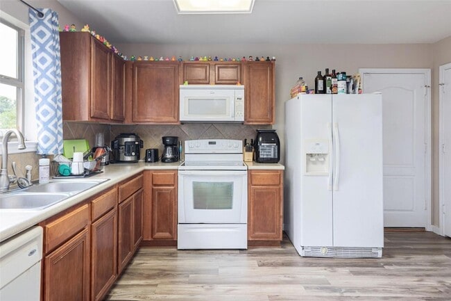 Building Photo - 5307 Viewpoint Dr