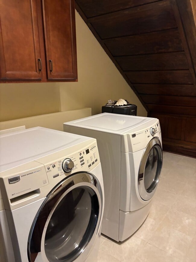 Building Photo - Historic Downtown Home with Modern Charm