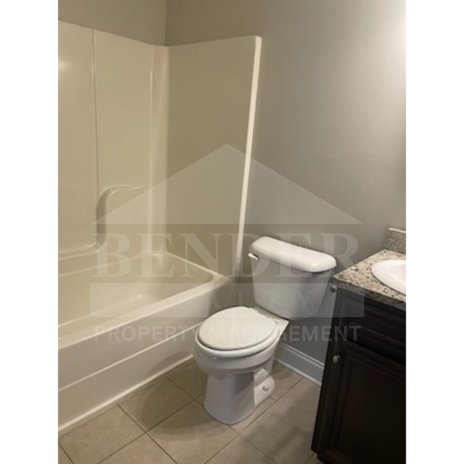 Building Photo - BEAUTIFUL TOWNHOME