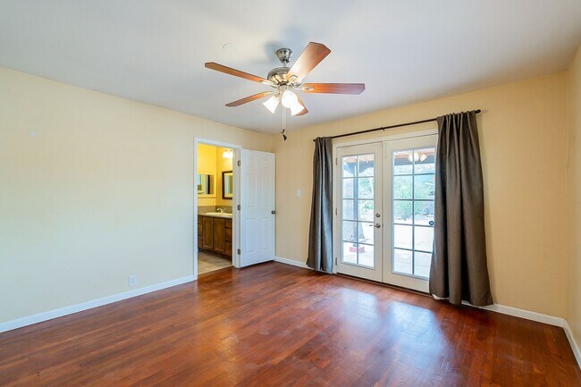 Building Photo - 2333 E Drachman St