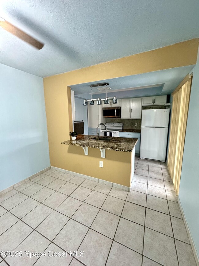 Building Photo - 624 Ridge Club Dr