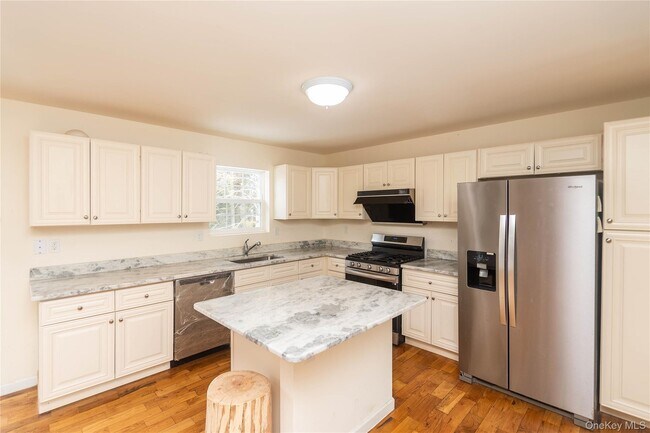 Building Photo - 62 Bristol Cir