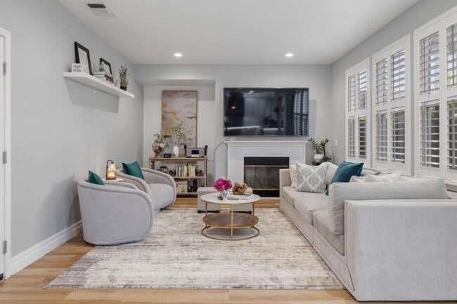 Building Photo - Spacious Detached Home in the Basking Ridge Community