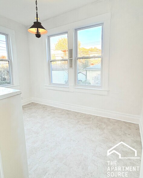 Building Photo - 5713 N Talman Ave