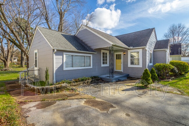 Building Photo - 210 Chickamauga Rd