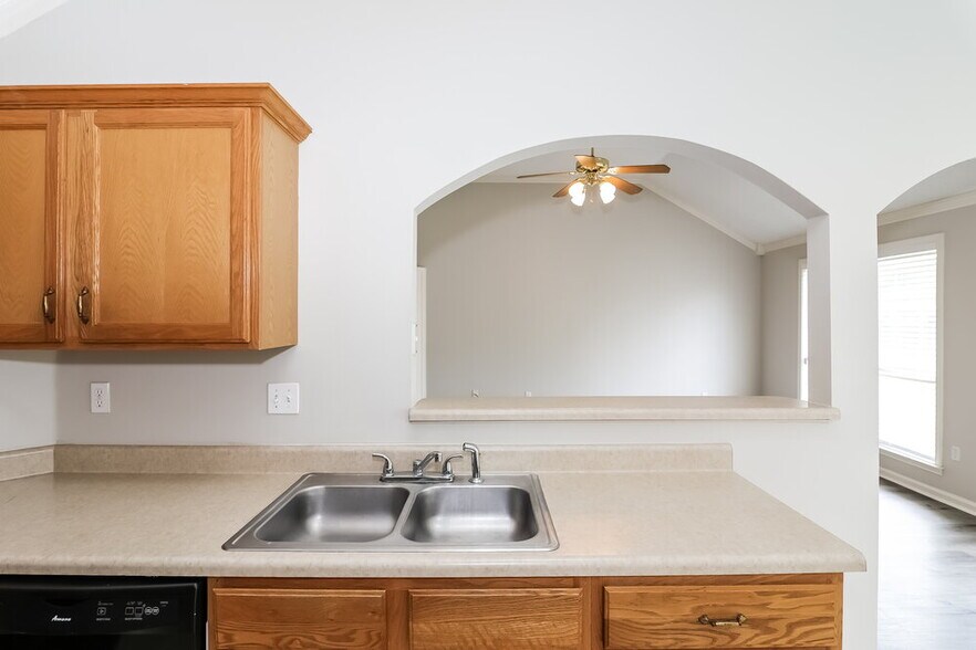 Building Photo - 8607 Brer Fox Cove