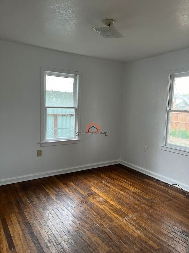 Building Photo - All Bills Paid--2 bed 1 bath home
