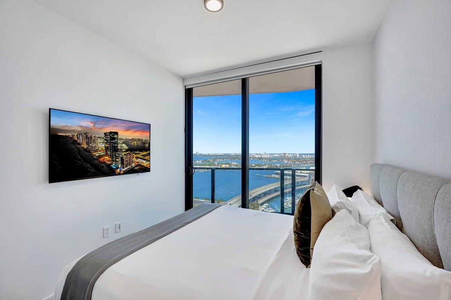 Building Photo - 398 NE 5th St