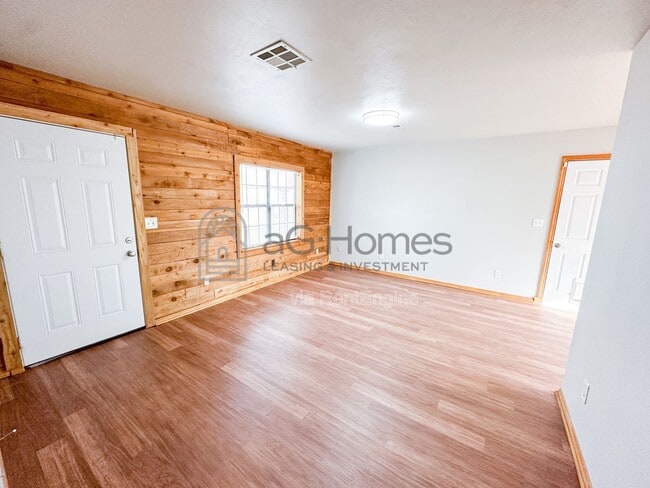 Building Photo - 2212 Doris Ave