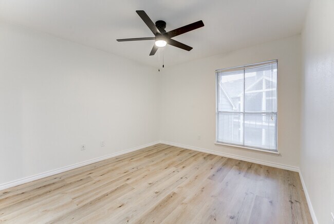 Building Photo - 18511 Egret Bay Blvd