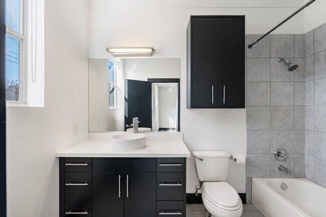 Building Photo - 162 Vieux Carre Dr