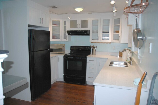 Kitchen 1 - 333 Whitaker St