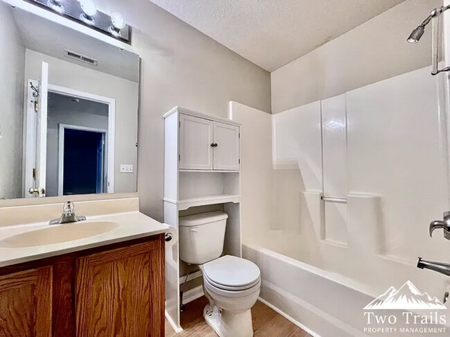 Building Photo - 3 BED/2.5 BATH TOWNHOME IN ARDEN