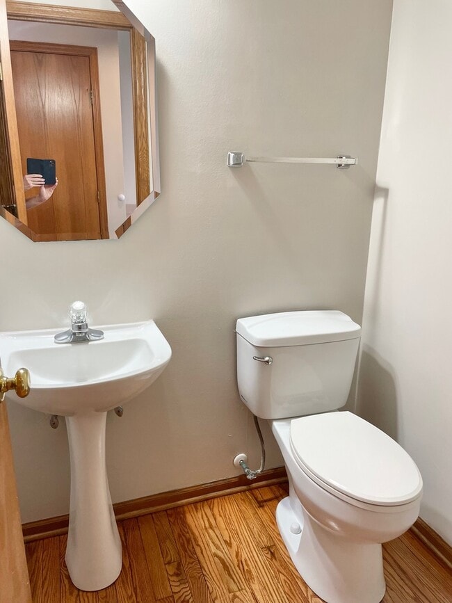 Building Photo - 1814 Van Dyke Ln