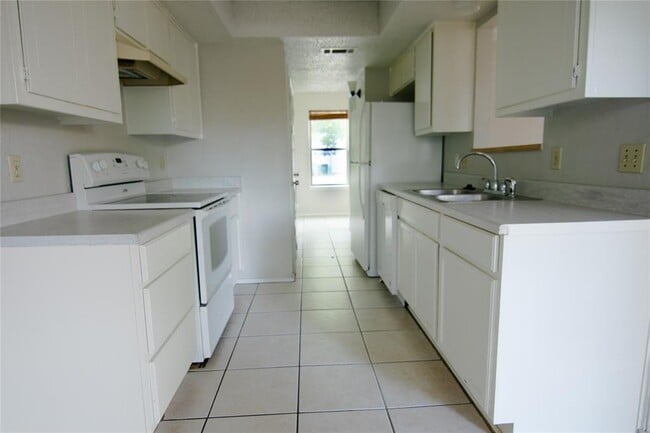 Building Photo - 8807 Springmail Cir