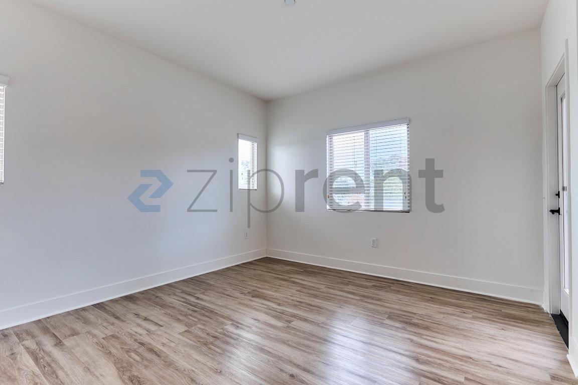 Building Photo - Unit 11