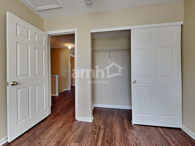 Building Photo - 424 Hartford Ct