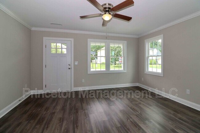 Building Photo - 3967 Newhall Dr NW
