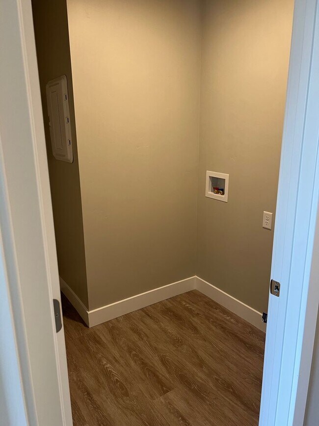 Building Photo - Townhome in Cedar Bend HOA