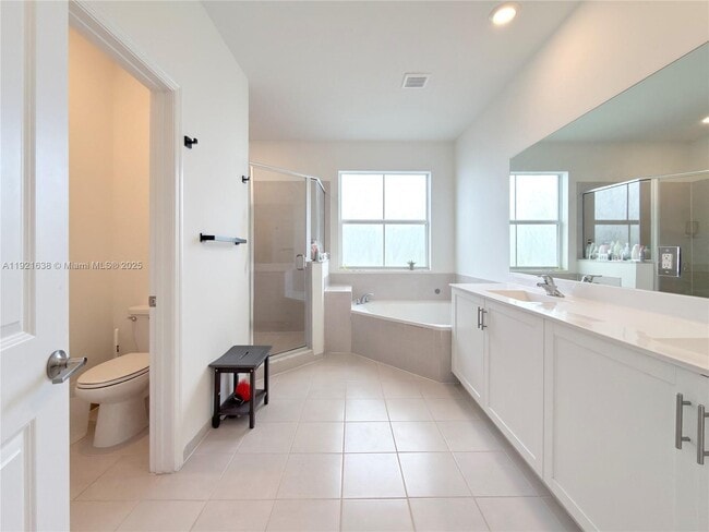 Building Photo - 2636 SE 13th Ct