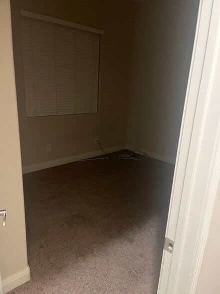 Building Photo - 3004 Willow Basin Ln