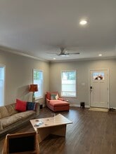 Building Photo - 407 6th St