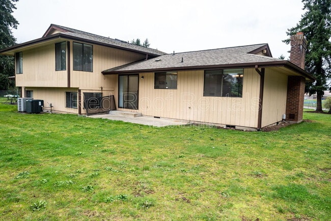 Building Photo - 1418 Tule Lake Dr S