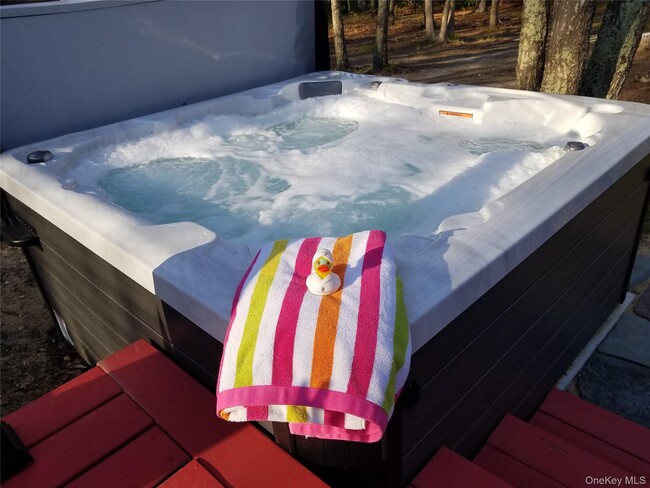 Building Photo - 40 Bonac Woods Ln