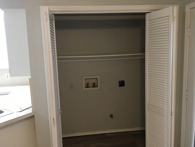 Building Photo - 2203 Canterbury Ct