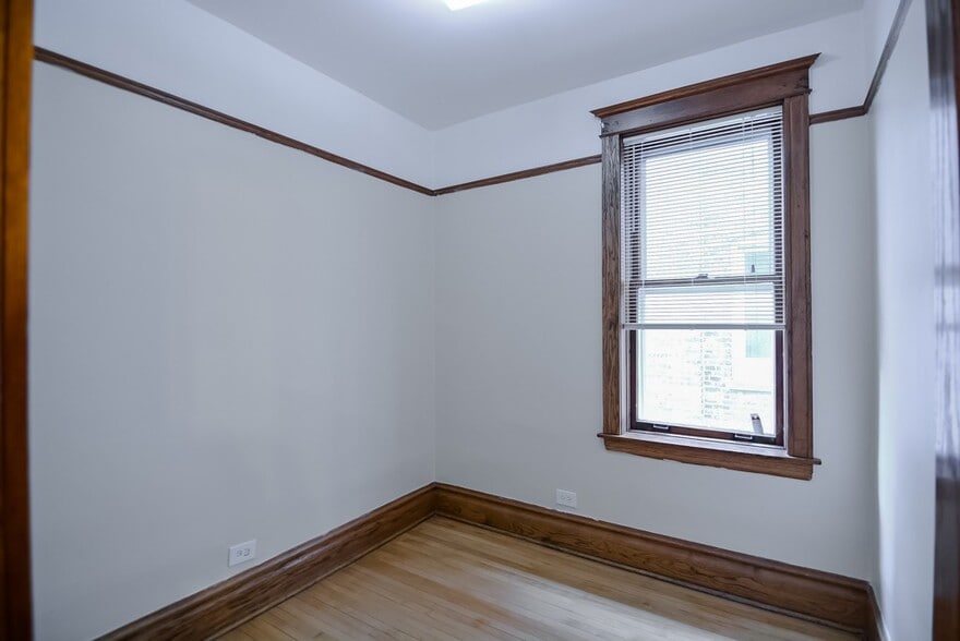 Building Photo - 2231 W Walton St