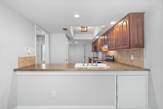 Building Photo - 8310 Summerwood Dr