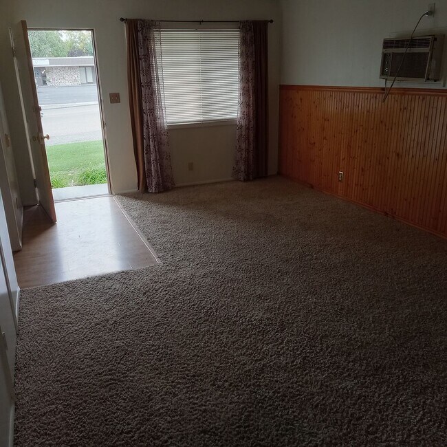 Building Photo - 971-983 W Idaho Ave