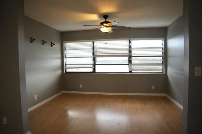 Building Photo - 4640 Lucerne Lakes Blvd W