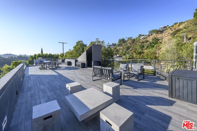 Building Photo - 2271 Gloaming Way