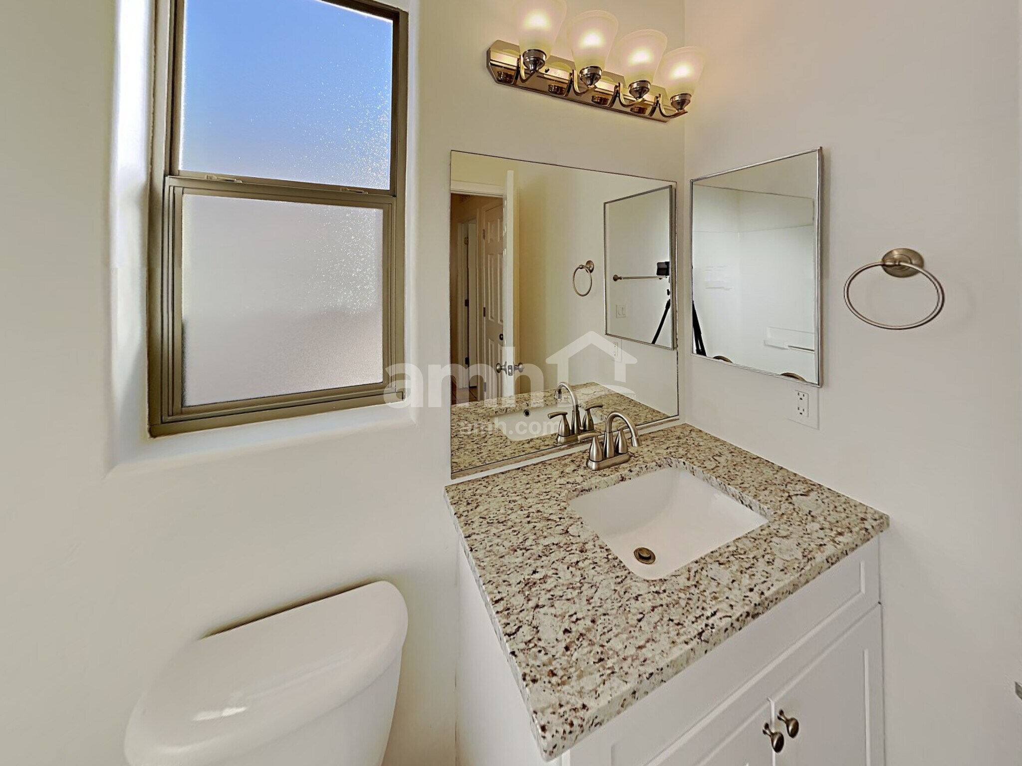 Building Photo - 124 E Calle Puente Azul