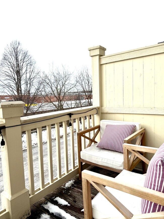 Building Photo - 362 Broadmoor Ln