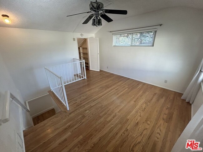 Building Photo - 5355 Rhea Ave