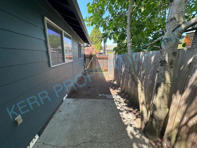 Building Photo - 7703 NE Fremont St