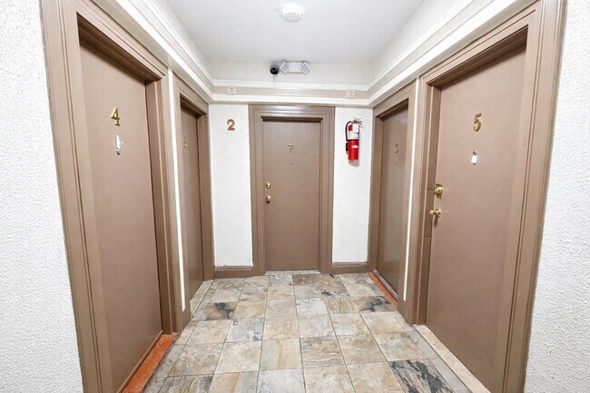 Building Photo - 5114 Hudson Ave