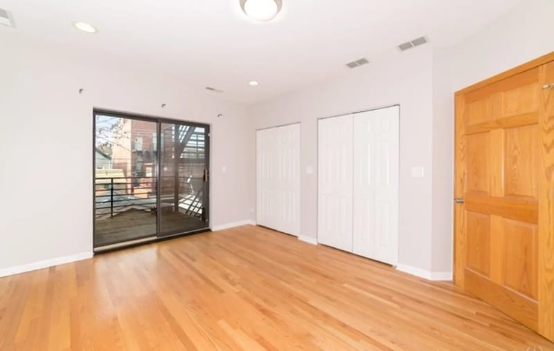 Building Photo - 1084 N Paulina St